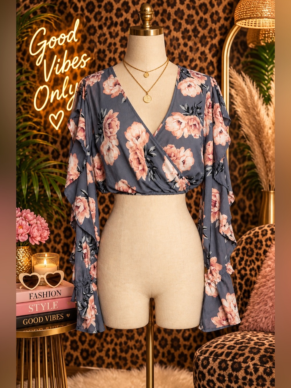 🩶 Floral Blouse Gray and Pink Size Small 🩶